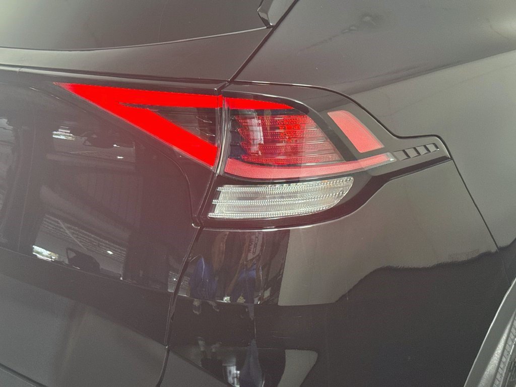 Used 2024 Kia Sportage EX FWD image 30