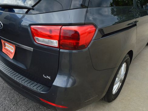 Used 2016 Kia Sedona LX w/ LX Convenience Package FWD image 9