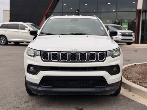 Used 2024 Jeep Compass Latitude AWD/4WD image 7