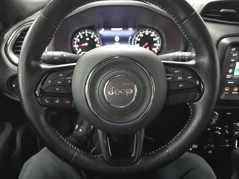 Used 2021 Jeep Renegade Latitude AWD/4WD image 18