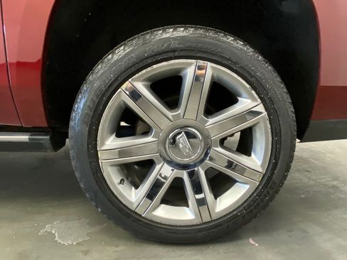 Used 2019 Cadillac Escalade ESV Premium Luxury image 17