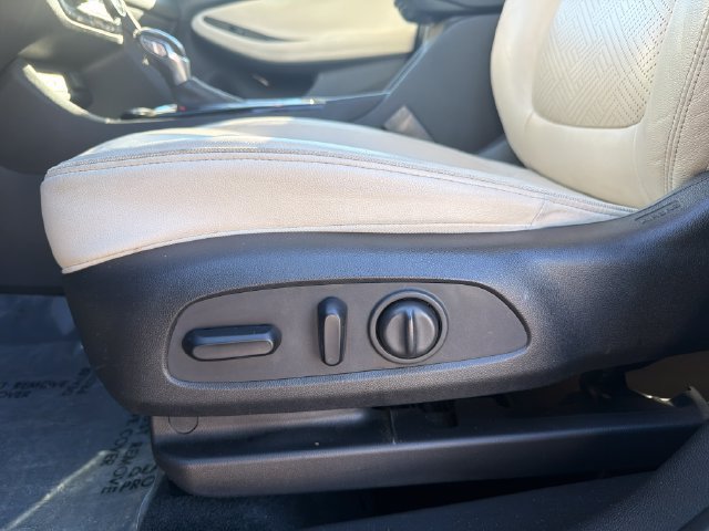 Used 2020 Buick Encore GX Essence w/ Experience Buick Package FWD image 11