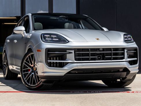 Certified 2026 Porsche Cayenne S AWD/4WD image 6