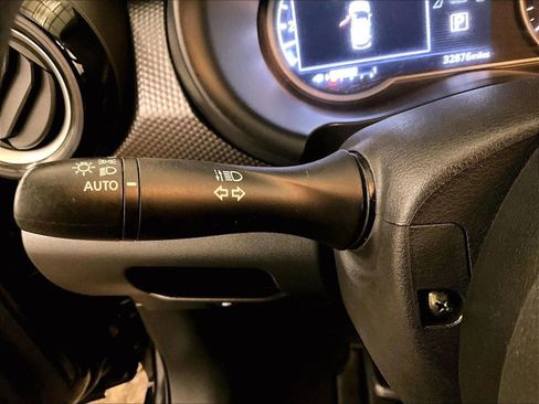 Used 2019 Nissan Kicks SV FWD image 30