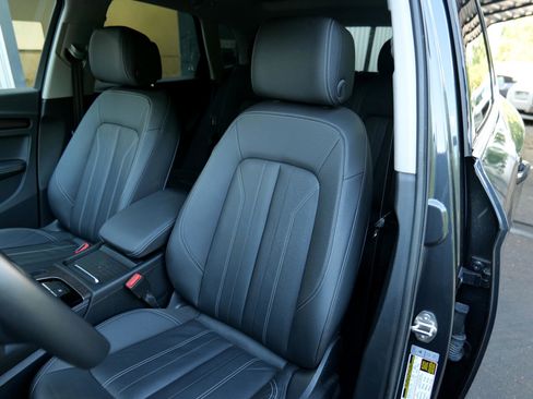 Used 2021 Audi Q5 Premium Plus w/ Premium Plus Package image 16