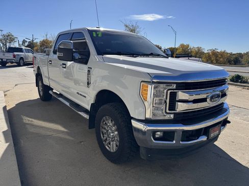 Used 2017 Ford F250 XLT w/ XLT Value Package image 3