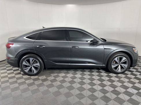 Used 2024 Audi Q8 e-tron Premium Plus image 7