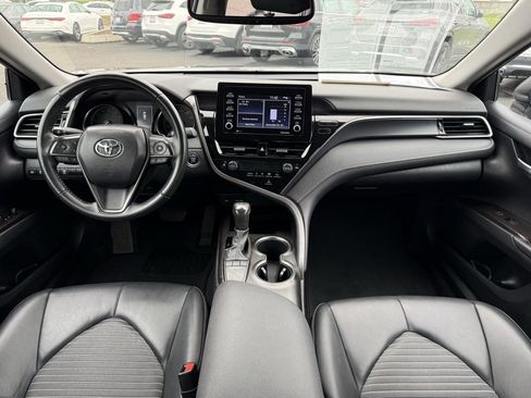 Used 2024 Toyota Camry SE image 9