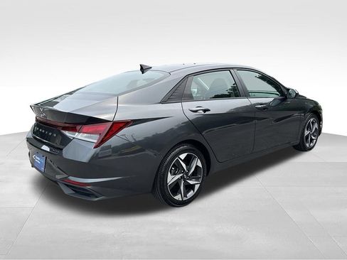 Used 2023 Hyundai Elantra SEL w/ Convenience Package FWD image 7