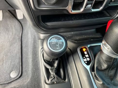 Used 2022 Jeep Gladiator Sport image 28