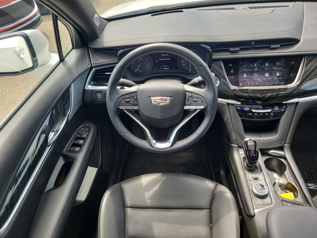 Used 2025 Cadillac XT6 Premium Luxury w/ Technology Package AWD/4WD image 10