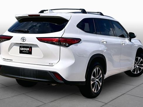Used 2021 Toyota Highlander XLE FWD image 13