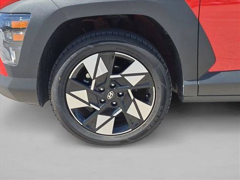 Used 2024 Hyundai Kona SEL AWD/4WD image 14