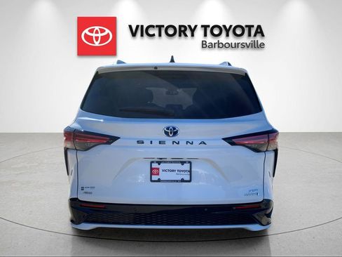 Used 2022 Toyota Sienna XSE w/ XSE Plus Package image 4