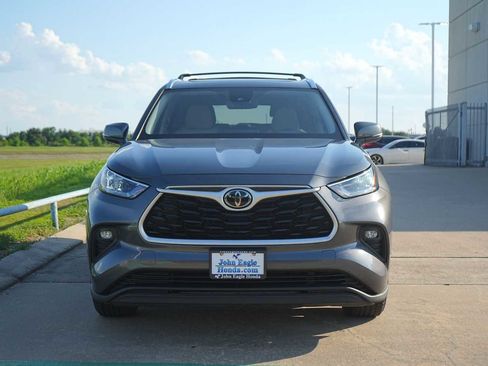 Used 2020 Toyota Highlander XLE FWD image 6