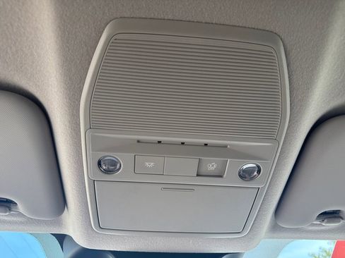 Certified 2025 Nissan Kicks SR image 34