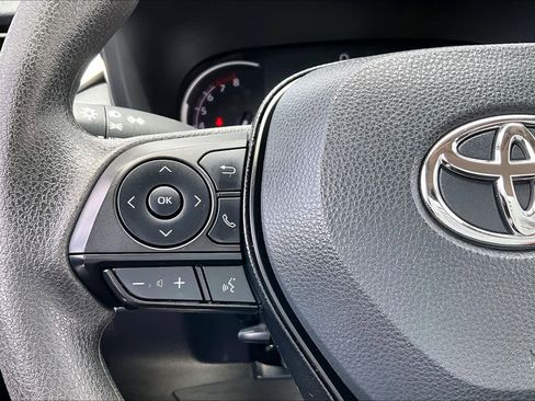 Used 2025 Toyota RAV4 XLE FWD image 22