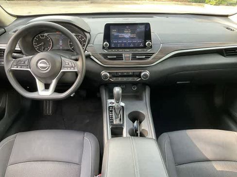 Used 2025 Nissan Altima 2.5 SV image 18