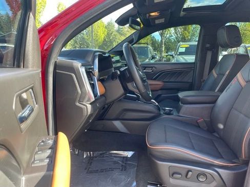 Used 2024 GMC Canyon AT4 w/ Technology Package AWD/4WD image 15