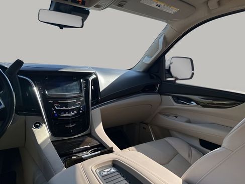 Used 2019 Cadillac Escalade Premium Luxury image 24