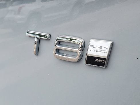 Certified 2025 Volvo XC90 T8 Plus w/ Protection Package Premier AWD/4WD image 8