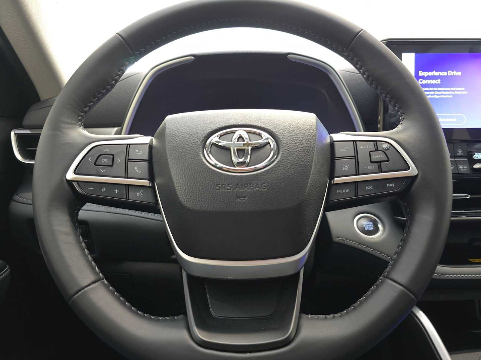 Used 2024 Toyota Highlander XLE AWD/4WD image 11