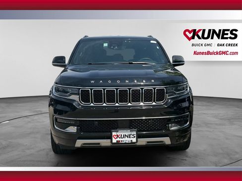 Used 2024 Jeep Wagoneer L Series II w/ Flexible Seating Group AWD/4WD image 3