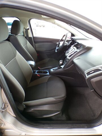 Used 2014 Ford Focus SE FWD image 25
