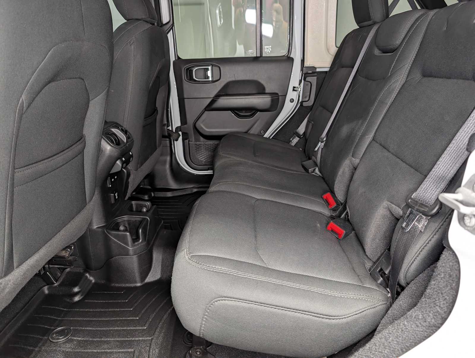 Used 2022 Jeep Wrangler Unlimited Sahara AWD/4WD image 23
