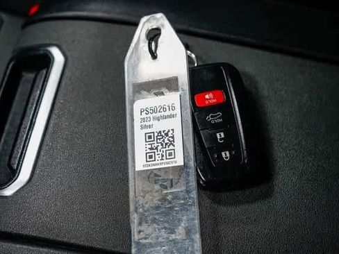 Certified 2023 Toyota Highlander LE image 31