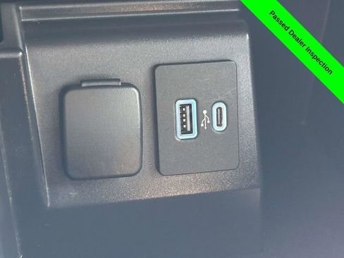 Used 2021 Ford Explorer XLT w/ Equipment Group 202A AWD/4WD image 22