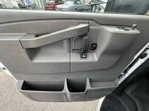 Used 2021 GMC Savana 3500 Extended w/ Power Convenience Package RWD image 23