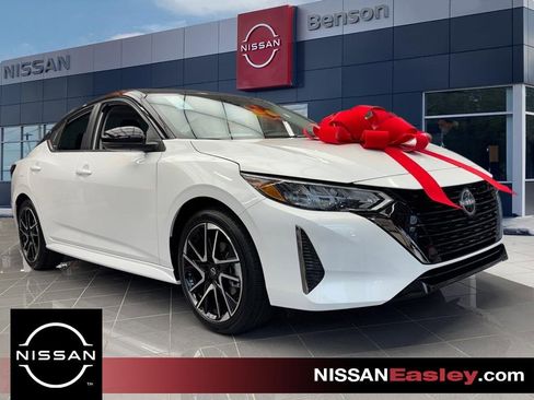 New 2025 Nissan Sentra SR image 1