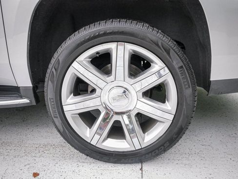Used 2018 Cadillac Escalade ESV Luxury RWD image 13