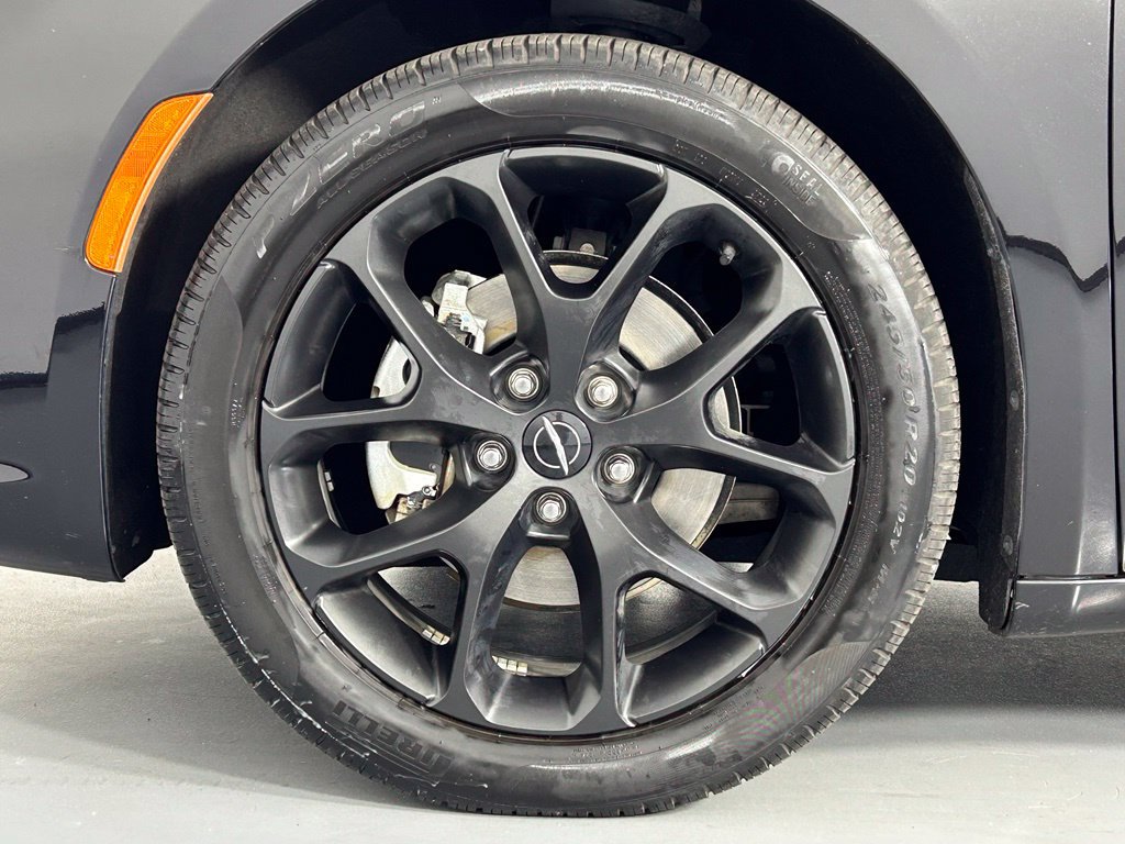 Used 2025 Chrysler Pacifica Limited FWD image 37