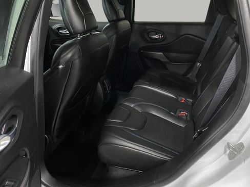 Used 2021 Jeep Cherokee Latitude Plus AWD/4WD image 11