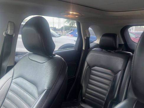 Used 2018 Ford Edge SEL w/ Equipment Group 201A AWD/4WD image 18