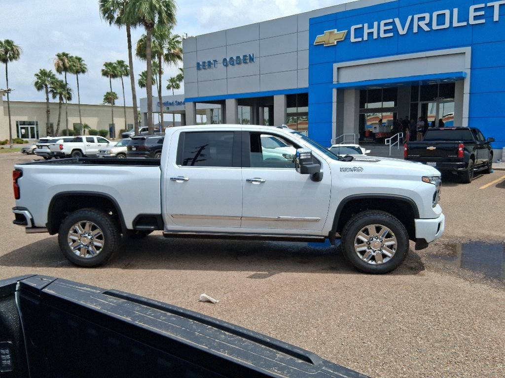 New 2026 Chevrolet Silverado 2500 High Country w/ High Country Premium Package AWD/4WD image 3