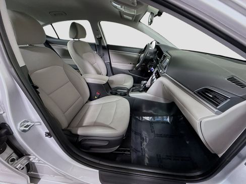 Used 2019 Hyundai Elantra SE image 28