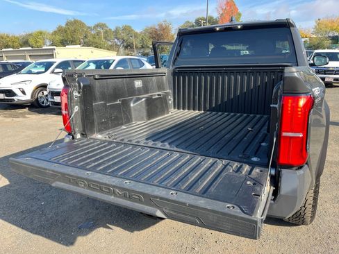 Used 2025 Toyota Tacoma TRD Off-Road image 29