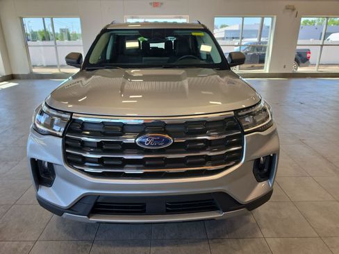 Used 2025 Ford Explorer Active w/ Active Comfort Package AWD/4WD image 3