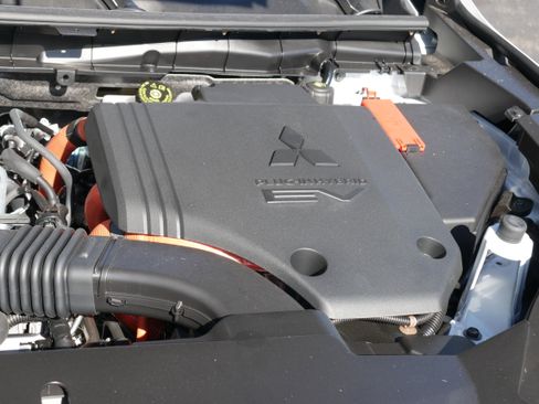 New 2025 Mitsubishi Outlander image 10