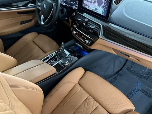 Used 2023 BMW 530e w/ Premium Package image 15