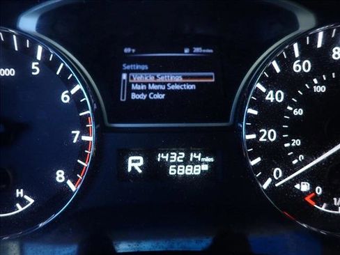 Used 2015 Nissan Pathfinder S image 22