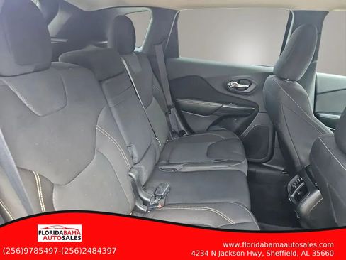 Used 2016 Jeep Cherokee Latitude w/ Safety/Convenience Group FWD image 8