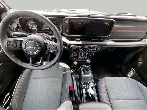 Used 2025 Jeep Wrangler Rubicon w/ Safety Group AWD/4WD image 16