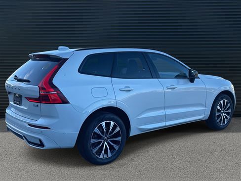 Used 2025 Volvo XC60 B5 Plus image 5