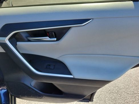 Used 2019 Toyota RAV4 XLE w/ Convenience Package image 11