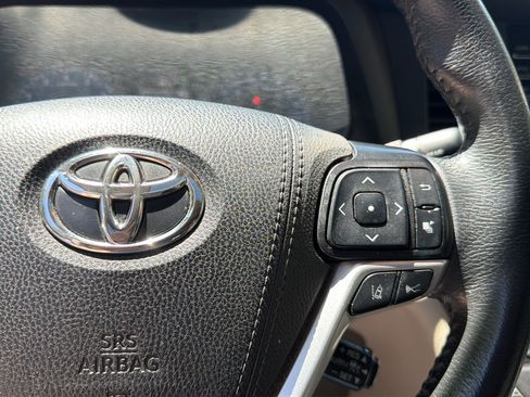 Used 2020 Toyota Sienna XLE Premium AWD/4WD image 28