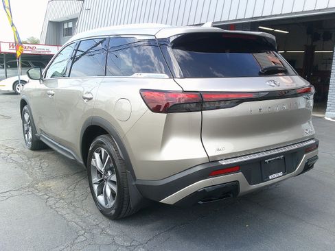 Used 2023 INFINITI QX60 Luxe w/ Performance Audio Package AWD/4WD image 3